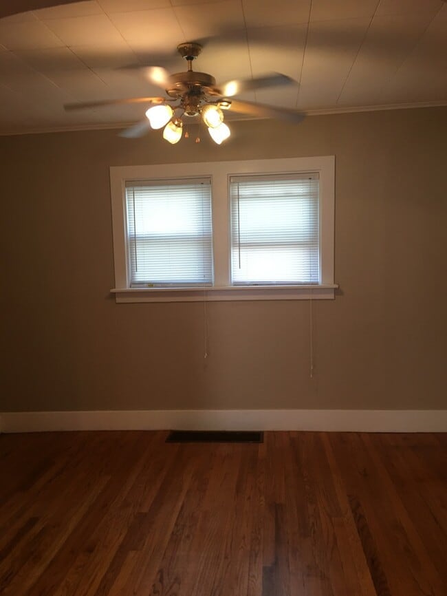 Photo - Gorgeous 5 bedroom 2 bath located on friendly neighborhood for rent!!!