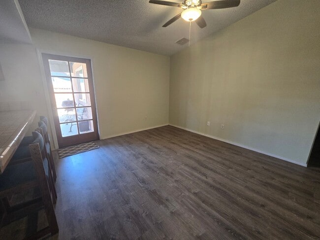 930 Conejo Ave