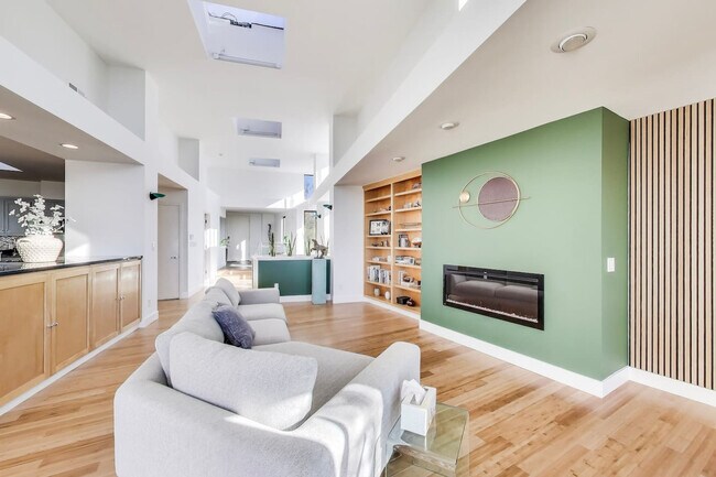 Photo - 660 Hiller Dr Unit ID1259141P