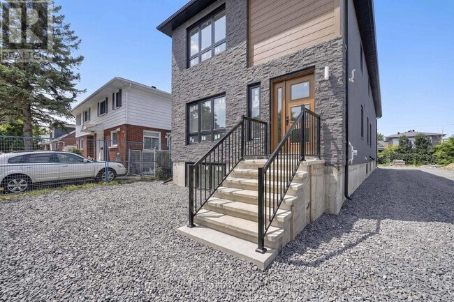 Photo - 944 Woodroffe Ave