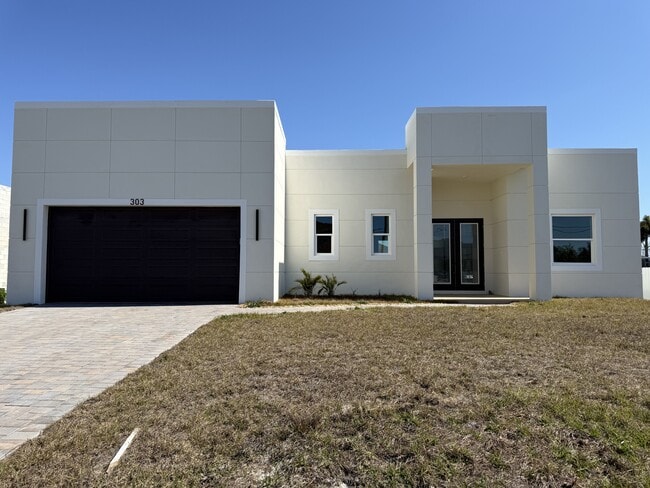 Building Photo - 303 NW 26th Ave