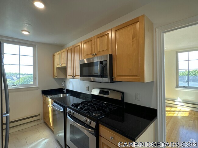 Building Photo - 60 Brattle St Unit PENT Rental