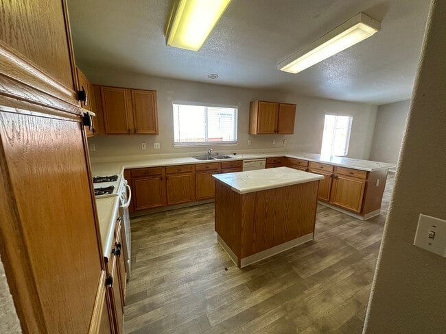Photo - 17878 Empire Ct