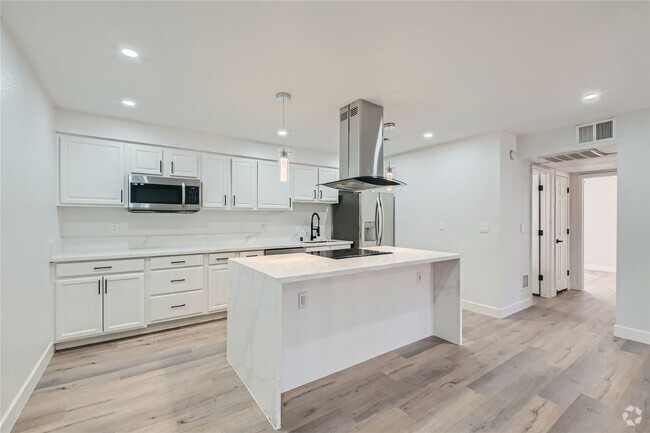 Building Photo - QUALITY DESIGNER Remodeled Condo in a Guar...
