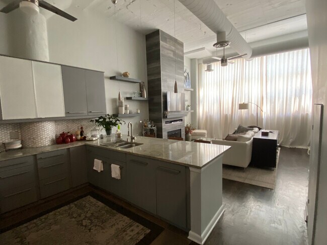 Photo - 2750 N Wayne Ave Unidad M