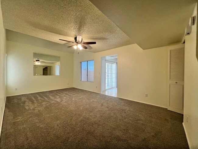 Photo - 924 E Diamond Dr