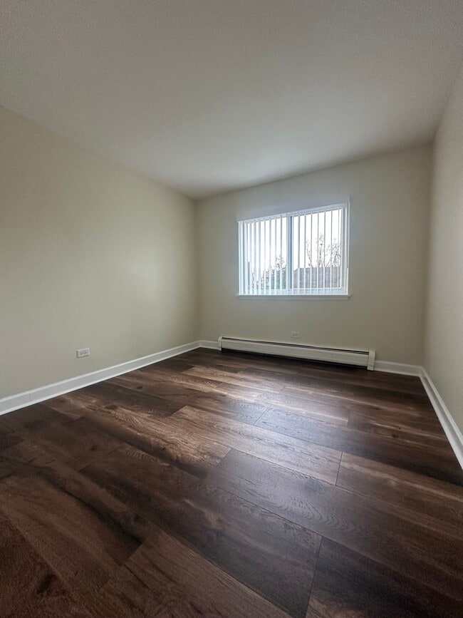 Building Photo - 705 Court of Spruce Unit 3