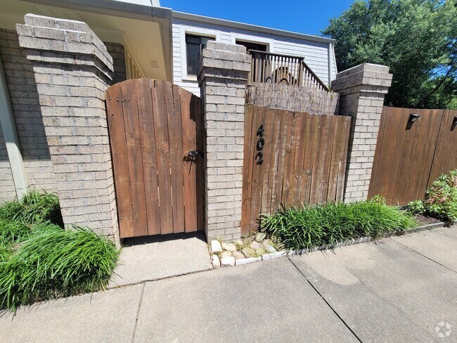 Building Photo - 402 Duck Hunter Ct Rental