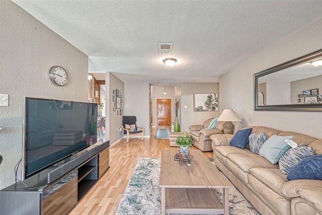 Photo - 2215 Fort Laramie Dr