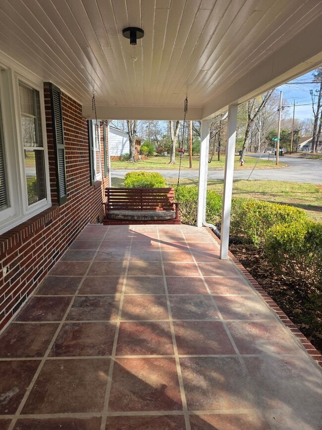 Photo - 3 BR House UTILITIES INCL!!!!