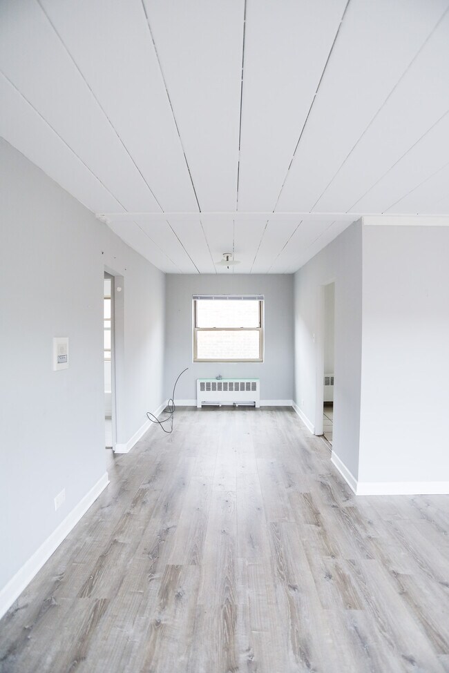 5649 N Christiana Ave Unit 3E