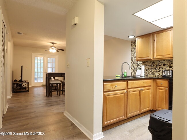 Photo - 3147 Sir Hamilton Cir Unit 10