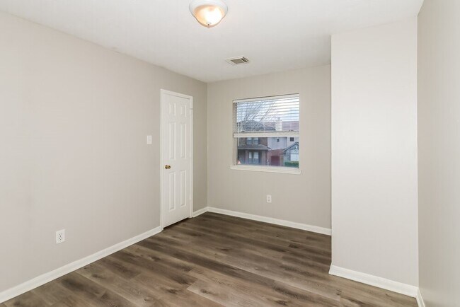Photo - 6803 Hedgewick Dr