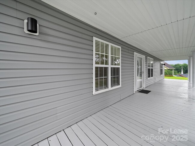 Photo - 1585 Nathanial St