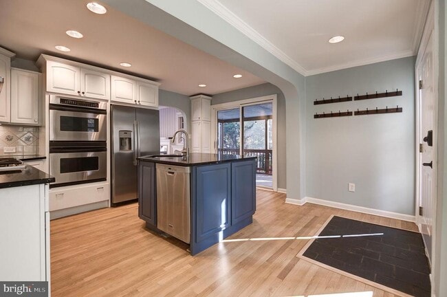 Photo - 403 W Rosemary Ln