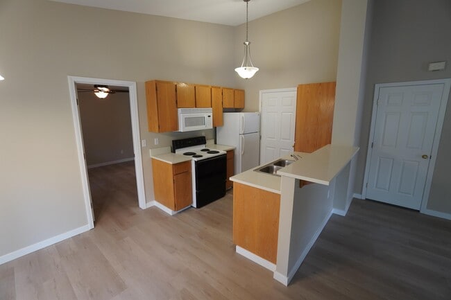 6589 W Lucky Ln Unit 201