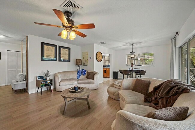 Photo - 404 Pine Tree Ct Unidad 6