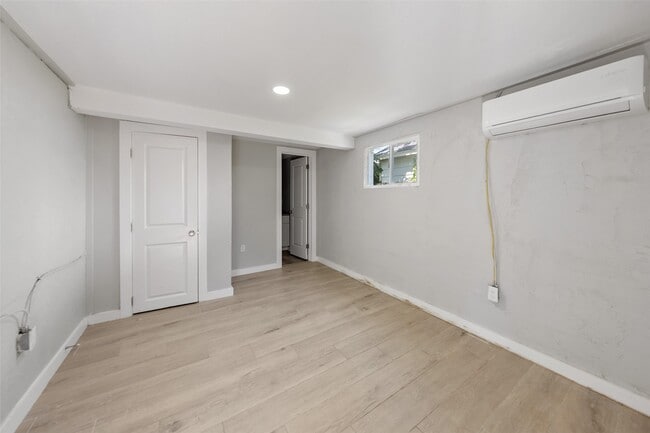 Photo - 213 Caplin St