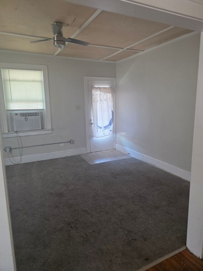 Photo - 2419 State St Unidad A