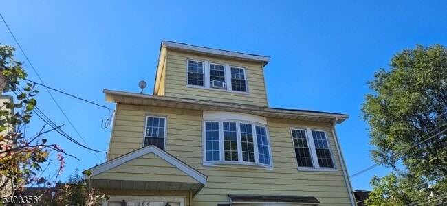 Building Photo - 264 Pomona Ave Unit 3