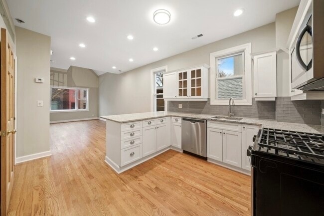Photo - 1548 N Honore St Unit 2F