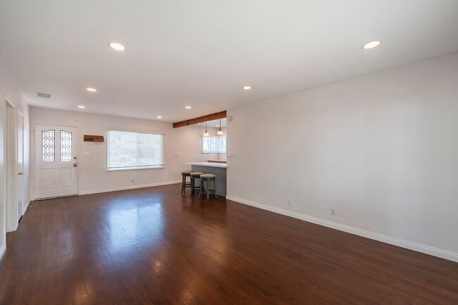 Photo - Beautiful Hawthorne Rental In Hollyglen!