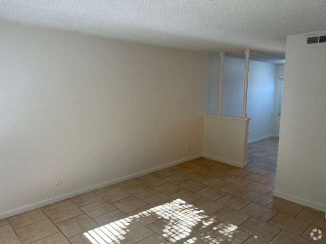 Building Photo - 9307 Normandie Ave Unit #2 Rental