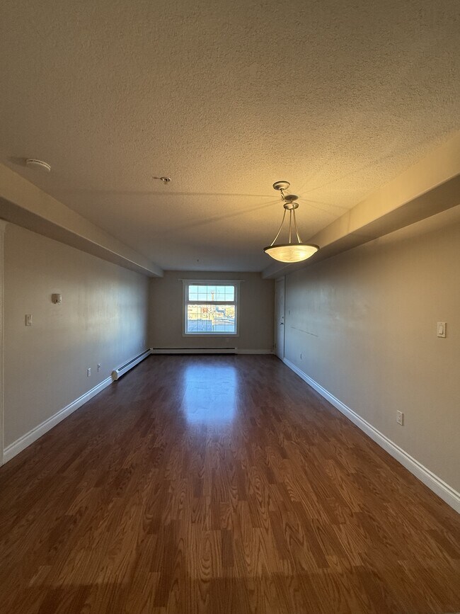 Photo - 4910 50 St Unit MM-301