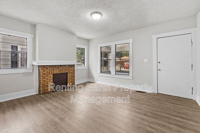 Photo - 1657 Lee Ave SW