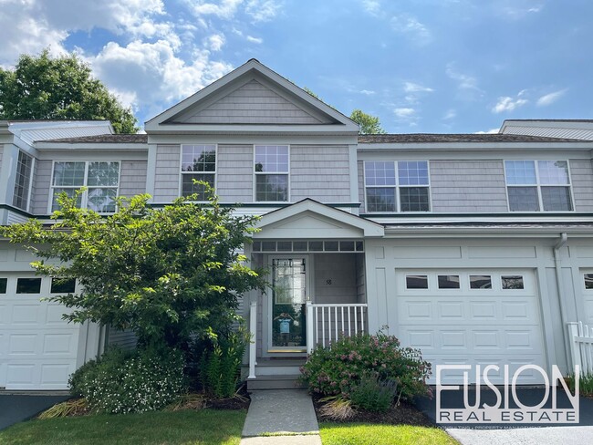 Building Photo - Impeccably Maintained 3bd, 2 bth Stonington Circle Condo!