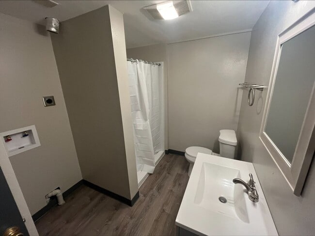 Photo - 1652 Bishop Rd
