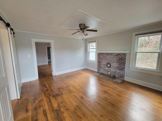 Photo - 1594 Hospital Dr