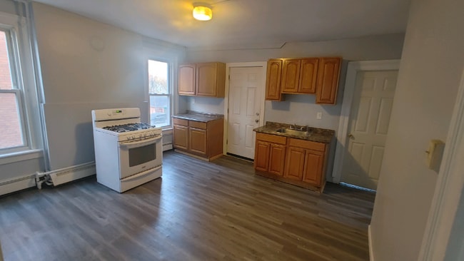 Photo - 120 Babcock St Unit 3