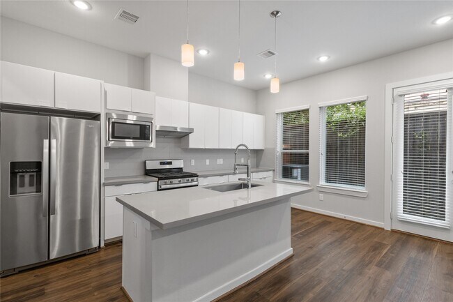 Photo - 608 Thornton Rd