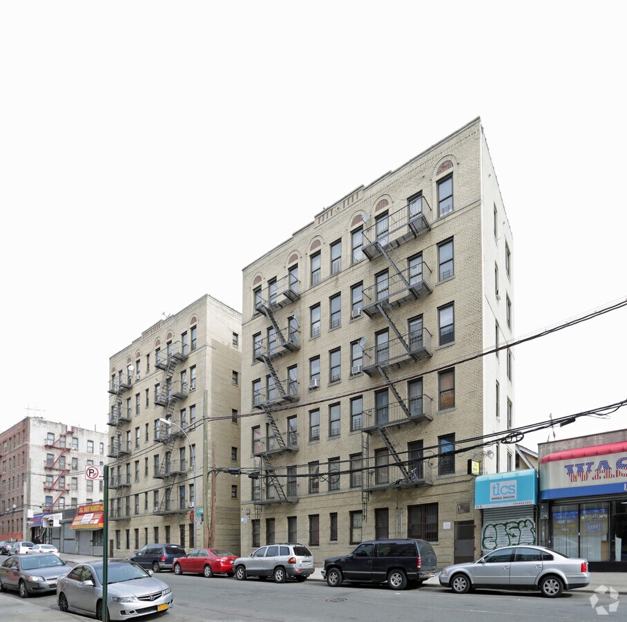 Photo - 25 E 213th St Apartments