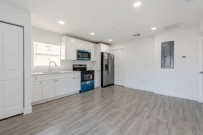 Photo - 3246 Jefferson St