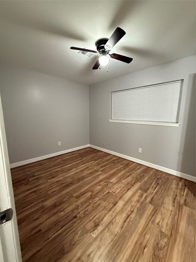 Photo - 5519 Mendota Ln