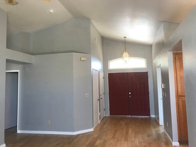 Photo - 1960 Seasons Way