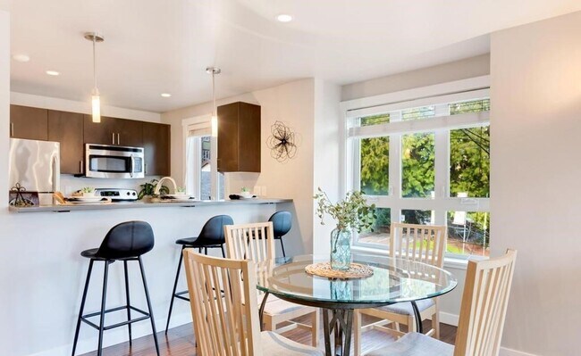 Photo - Luxurious, Bright and Meticulously Maintained 2 Bed and 2 Bath Condo