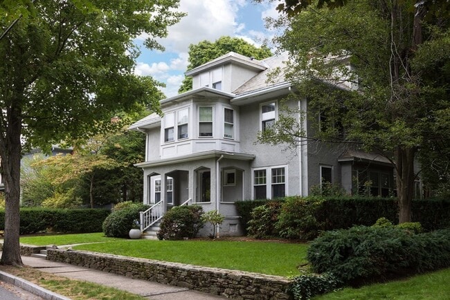 Building Photo - 17 Willow St