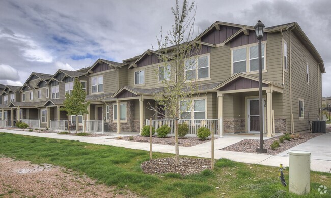 Building Photo - Beautiful Townhome!