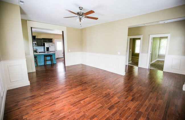 Photo - 1144 E Walnut St Unit B