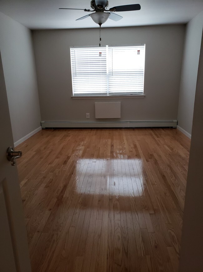 Raritan Crossing Apartments For Rent in New Brunswick, NJ