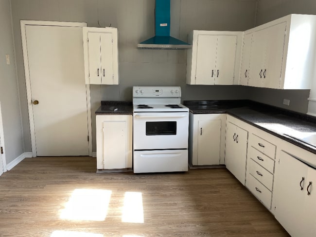 Photo - 214 Treymore Ave NW