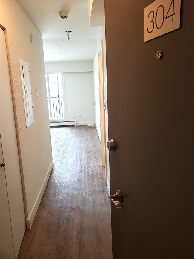 Photo - 2626 Cook St