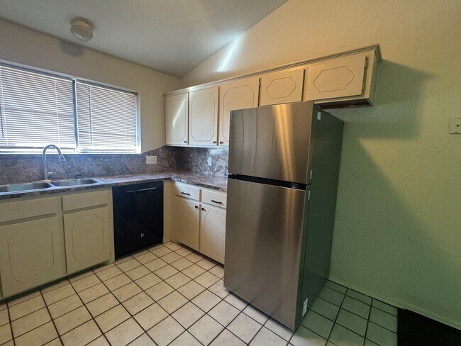 Photo - 3912 SW Parkridge Blvd