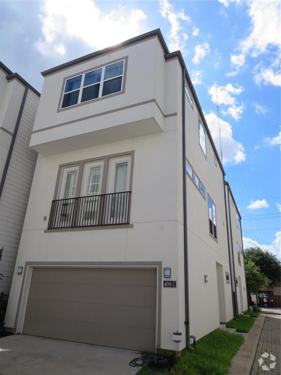 Building Photo - 409 N Nagle St Rental