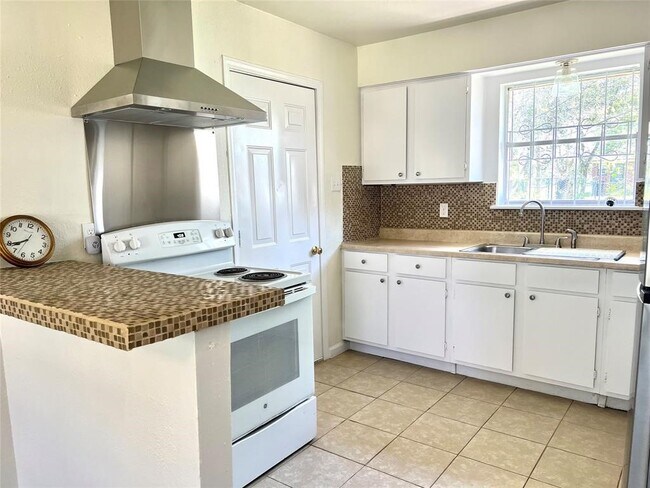 Building Photo - 3514 Sparrow St Rental