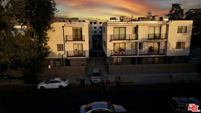 Photo - 11528 Emelita St