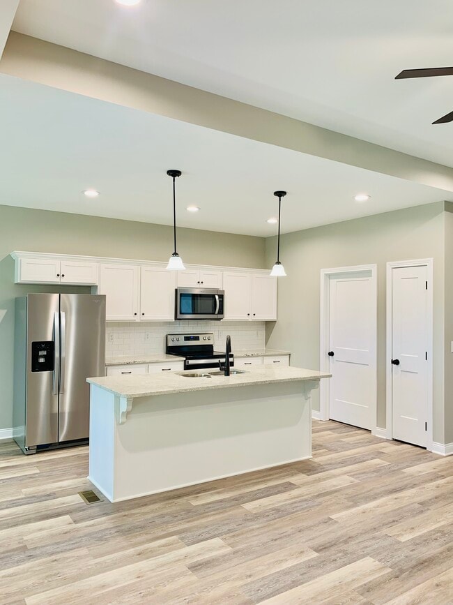 Photo - 850 McIntyre St